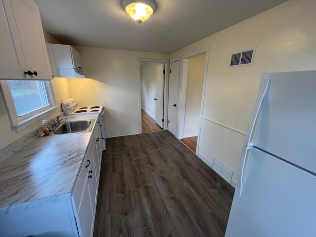 107 Douglas Ave, Unit A in Liverpool, NY - Building Photo - Building Photo