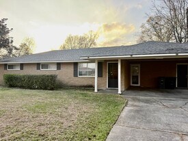 318 Wingate Dr in Baton Rouge, LA - Building Photo