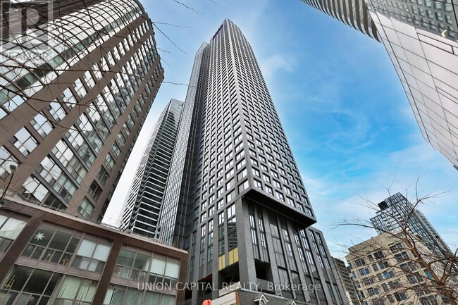 8-2608 Wellesley St W