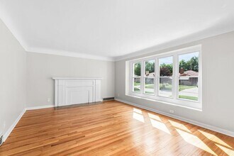 24050 Blackstone St in Oak Park, MI - Building Photo - Building Photo