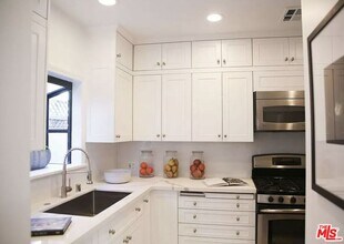 7865 Willoughby Ave in West Hollywood, CA - Building Photo - Building Photo