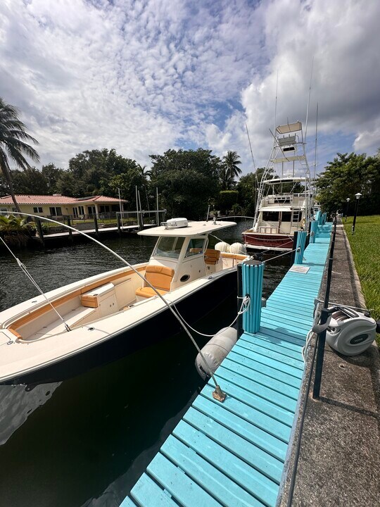 1316 NE 105th St in Miami Shores, FL - Foto de edificio