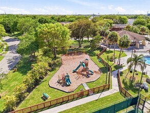 6704 SW 114th Pl in Miami, FL - Building Photo - Building Photo