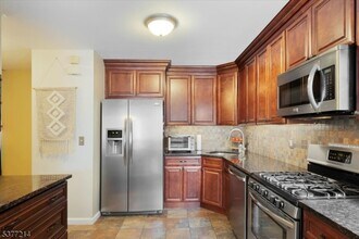 74 Garden Ct in Roxbury Township, NJ - Building Photo - Building Photo
