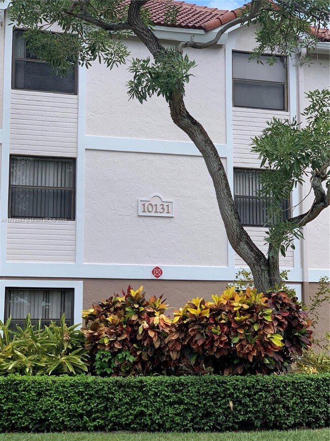 10131 W Sunrise Blvd in Plantation, FL - Building Photo - Building Photo