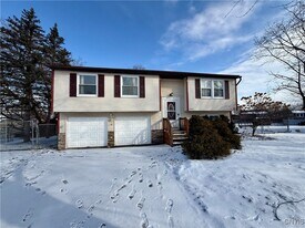 8497 Chinkapin Cir in Cicero, NY - Building Photo