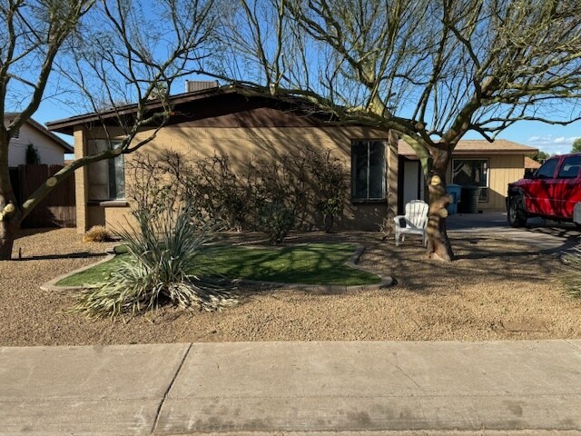 property at 2208 W Danbury Dr