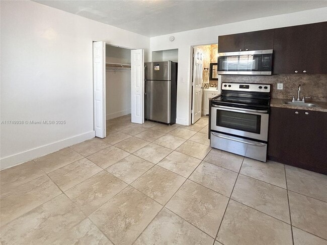 699 NE 86th St in Miami, FL - Building Photo - Building Photo