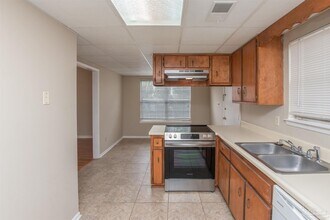1702 E Jackson St in Pensacola, FL - Building Photo - Building Photo