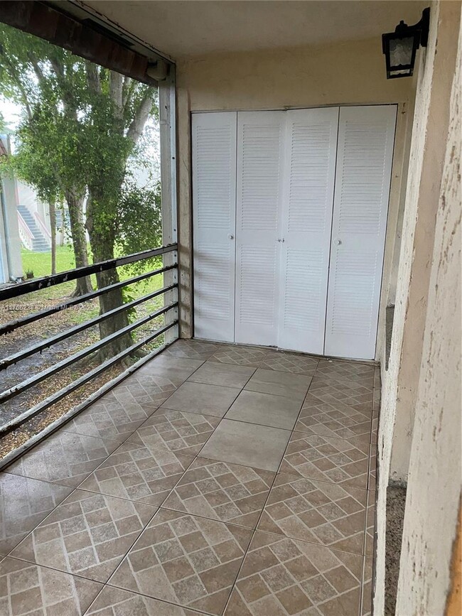 3777 NW 78th Ave in Hollywood, FL - Building Photo - Building Photo