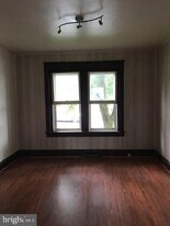 132 E Maple Grove Rd in Narvon, PA - Building Photo