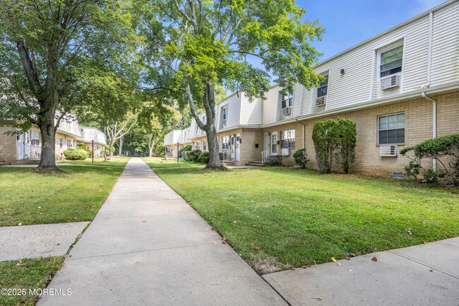 93 White St in Eatontown, NJ - Building Photo - Building Photo