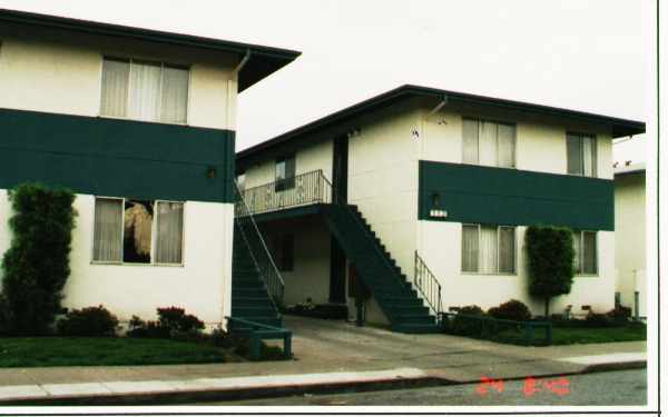 552 Geneva Ave in Redwood City, CA - Building Photo - Building Photo