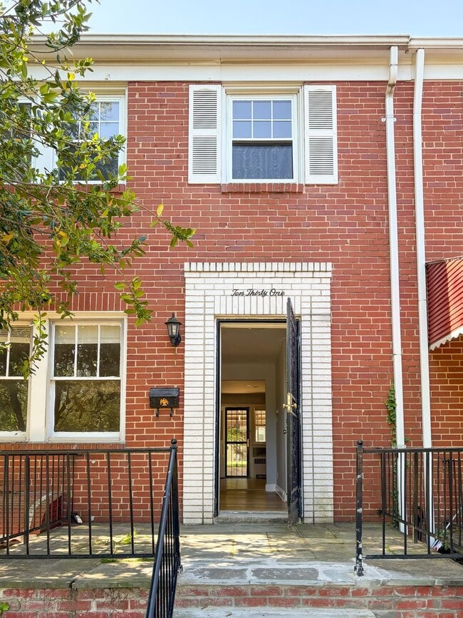 property at 1031 E Lake Ave