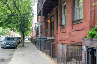 875 Driggs Ave in Brooklyn, NY - Building Photo - Building Photo