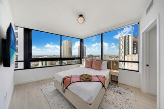 20 NW 2nd St in Miami, FL - Building Photo - Building Photo