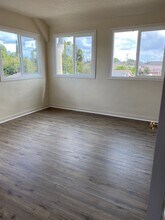 9226 Elizabeth Ave, Unit 4 in South Gate, CA - Foto de edificio - Building Photo