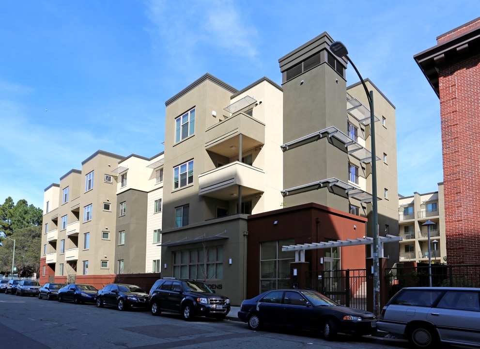 Cathedral Gardens in Oakland, CA - Building Photo