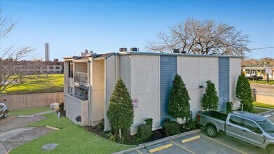 4001 NASA Road 1 in El Lago, TX - Building Photo - Building Photo