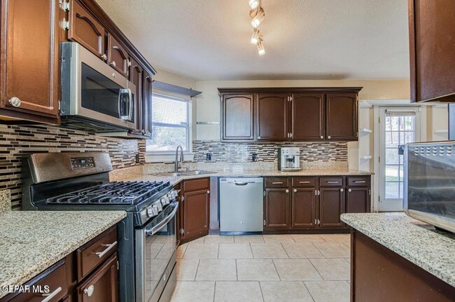 1208 Diamond Cove Pl in El Paso, TX - Building Photo - Building Photo