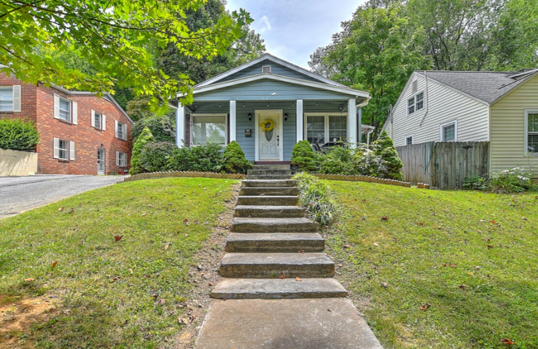 433 W Poplar St in Johnson City, TN - Building Photo