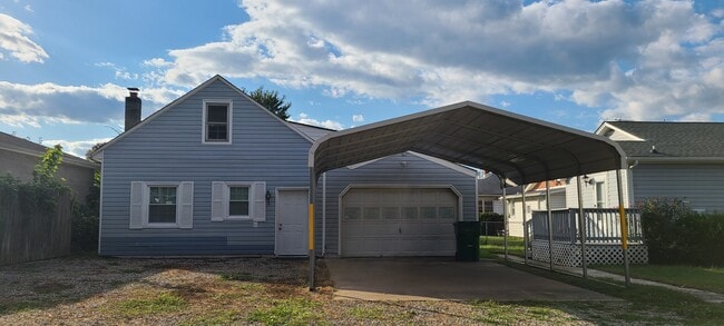 203 Maple Ave, Unit Apartment in Colonial Heights, VA - Foto de edificio - Building Photo