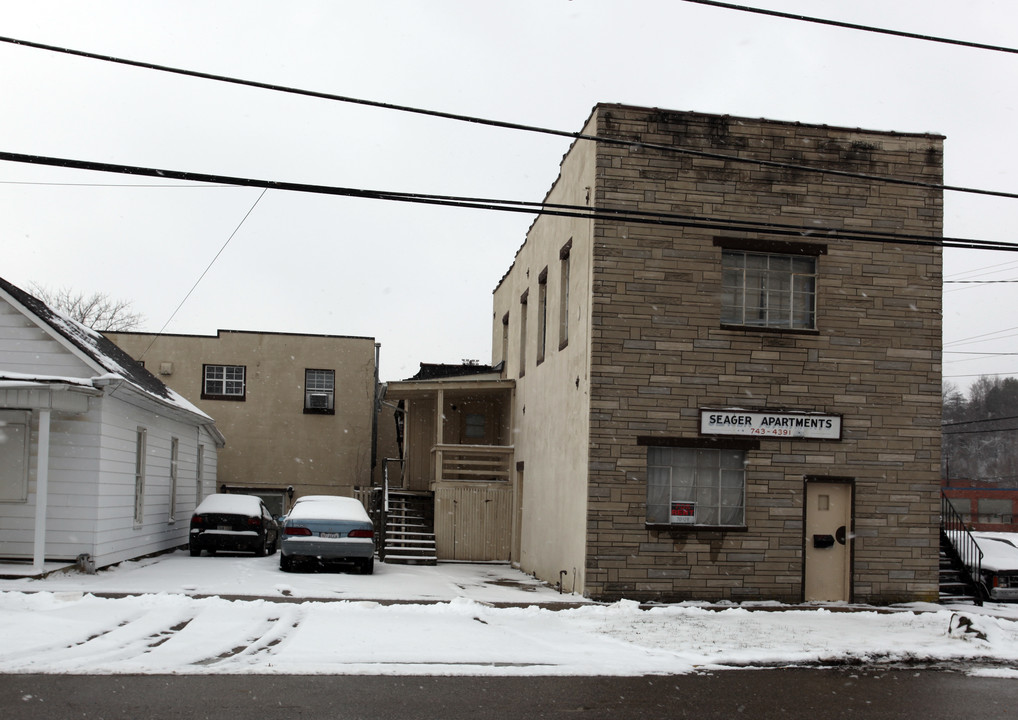 1168 Pike St in Milton, WV - Building Photo