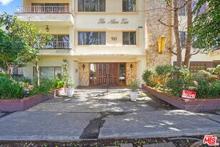 910 S Holt Ave in Los Angeles, CA - Building Photo