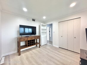 5050 Ocean Beach Blvd in Cocoa Beach, FL - Foto de edificio - Building Photo