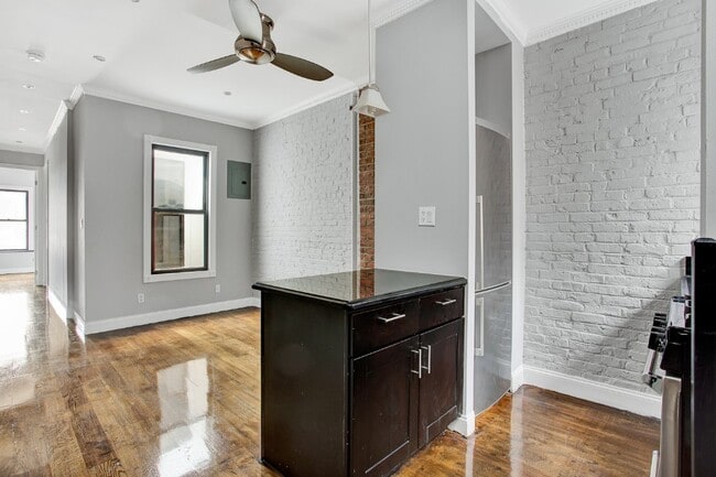 438 W 52nd St in New York, NY - Building Photo - Building Photo