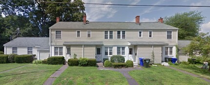 122-126 Woodlawn Cir in East Hartford, CT - Building Photo - Building Photo