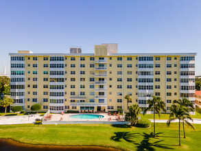 Country Club Towers in Fort Lauderdale, FL - Building Photo - Building Photo