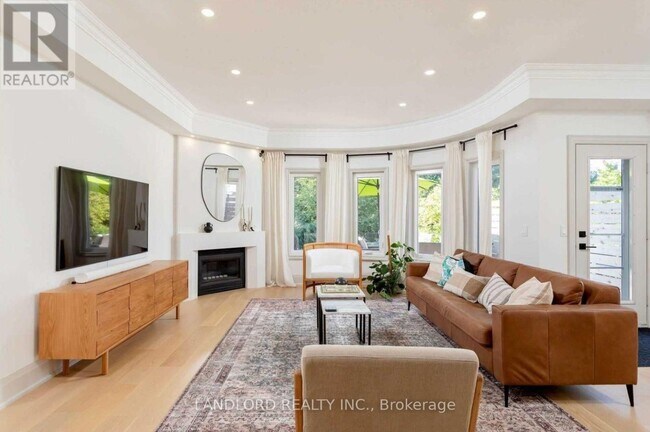 2158 Pinevalley Crescent in Oakville, ON - Building Photo - Building Photo