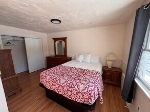 110 Post Rd in Westerly, RI - Foto de edificio - Building Photo