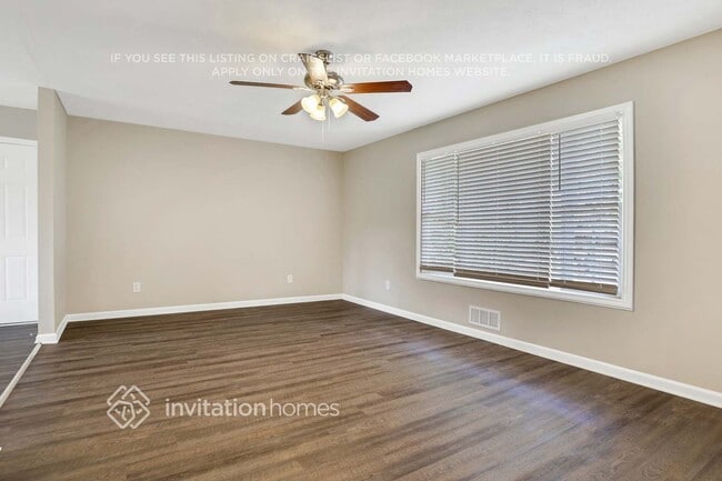 3410 Ravenswood Dr SW, Unit 211 in Atlanta, GA - Foto de edificio - Building Photo