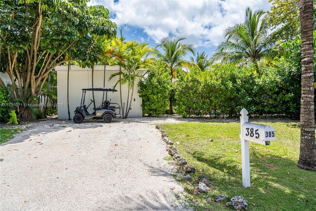 385 Harbor Ct in Key Biscayne, FL - Foto de edificio - Building Photo