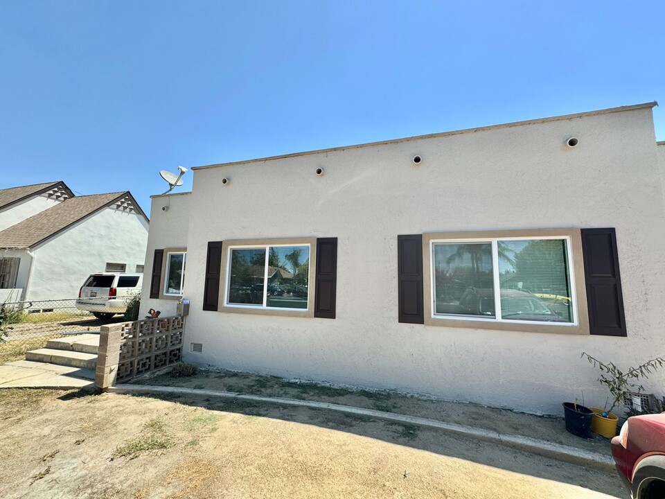 1008 Madison St in Delano, CA - Building Photo