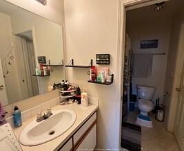 2061 SW Canyon Dr in Redmond, OR - Building Photo - Building Photo