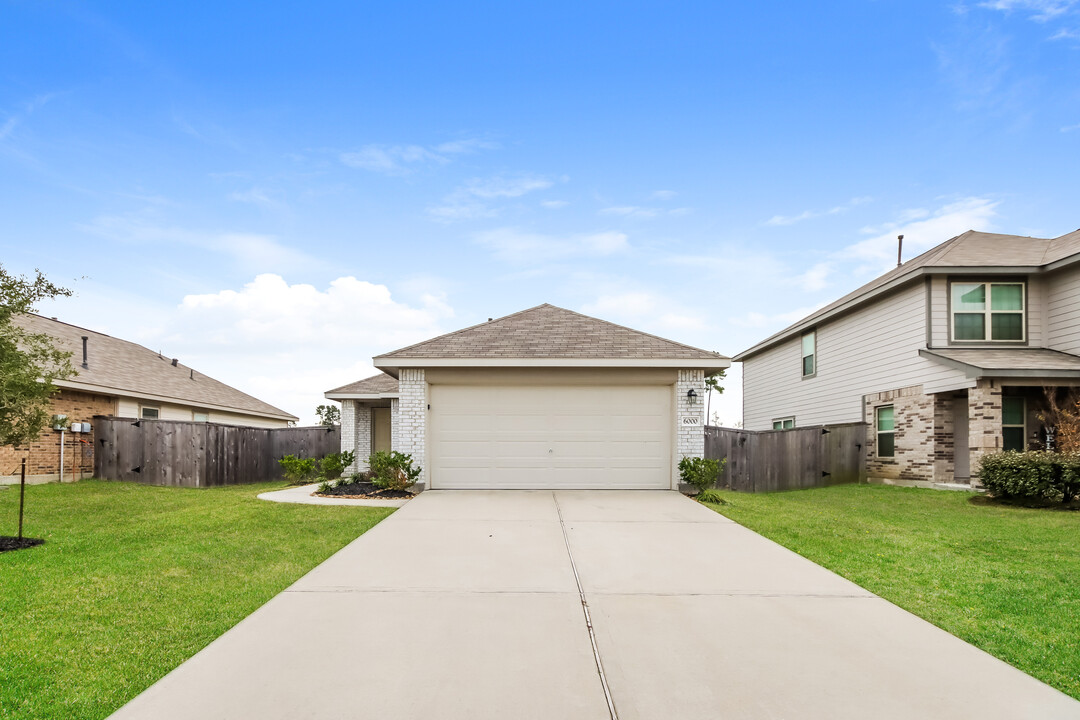 6000 Rimini Landing Ln in Porter, TX - Building Photo