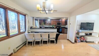 22 Heritage Ct in Morris Plains, NJ - Building Photo - Building Photo