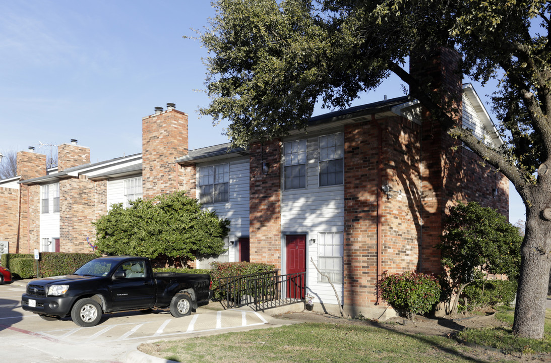 Regents Point in Garland, TX - Building Photo