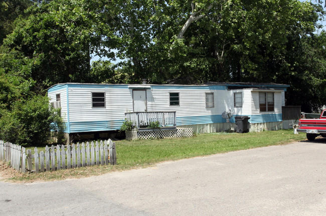 Kenwood Mobile Home in Charleston, SC - Building Photo - Building Photo