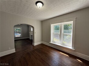 842 Kenyon St in Akron, OH - Building Photo - Building Photo