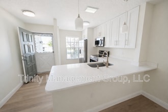 2844 Westmoreland Ct in New Port Richey, FL - Building Photo - Building Photo