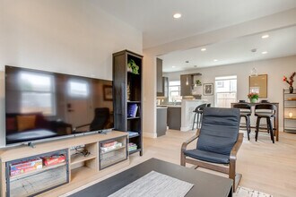 3674 S Logan St in Englewood, CO - Building Photo - Building Photo