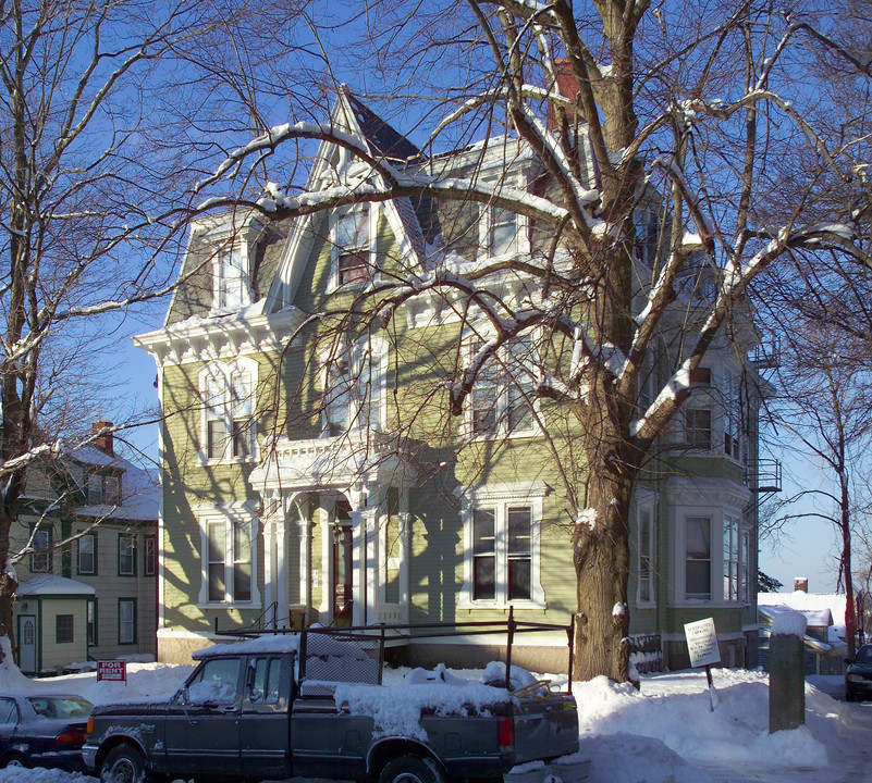 362 Rock St in Fall River, MA - Foto de edificio