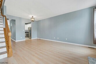 423 Hartford Dr in Nutley, NJ - Building Photo - Building Photo