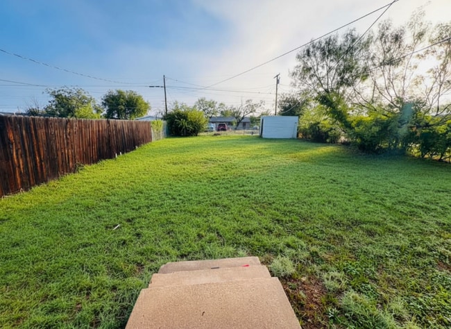 906 N Bishop St in San Angelo, TX - Building Photo - Building Photo