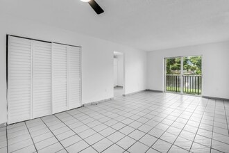 4707 NW 7th St, Unit 110 in Miami, FL - Building Photo - Building Photo