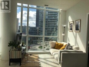 70 Forest Manor Rd in Toronto, ON - Building Photo - Building Photo